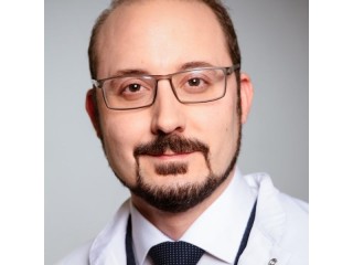 الدكتور كريم حجار دكتور أعصاب عربي في ايسن