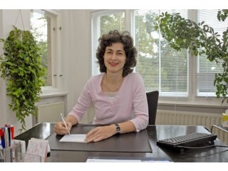 الدكتورة اميرة مكي دكتورة جلدية عربية في برلين