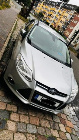 ford-focus-2012-big-0